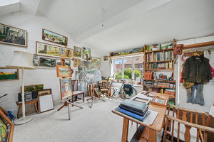 Detached office/studio- click for photo gallery